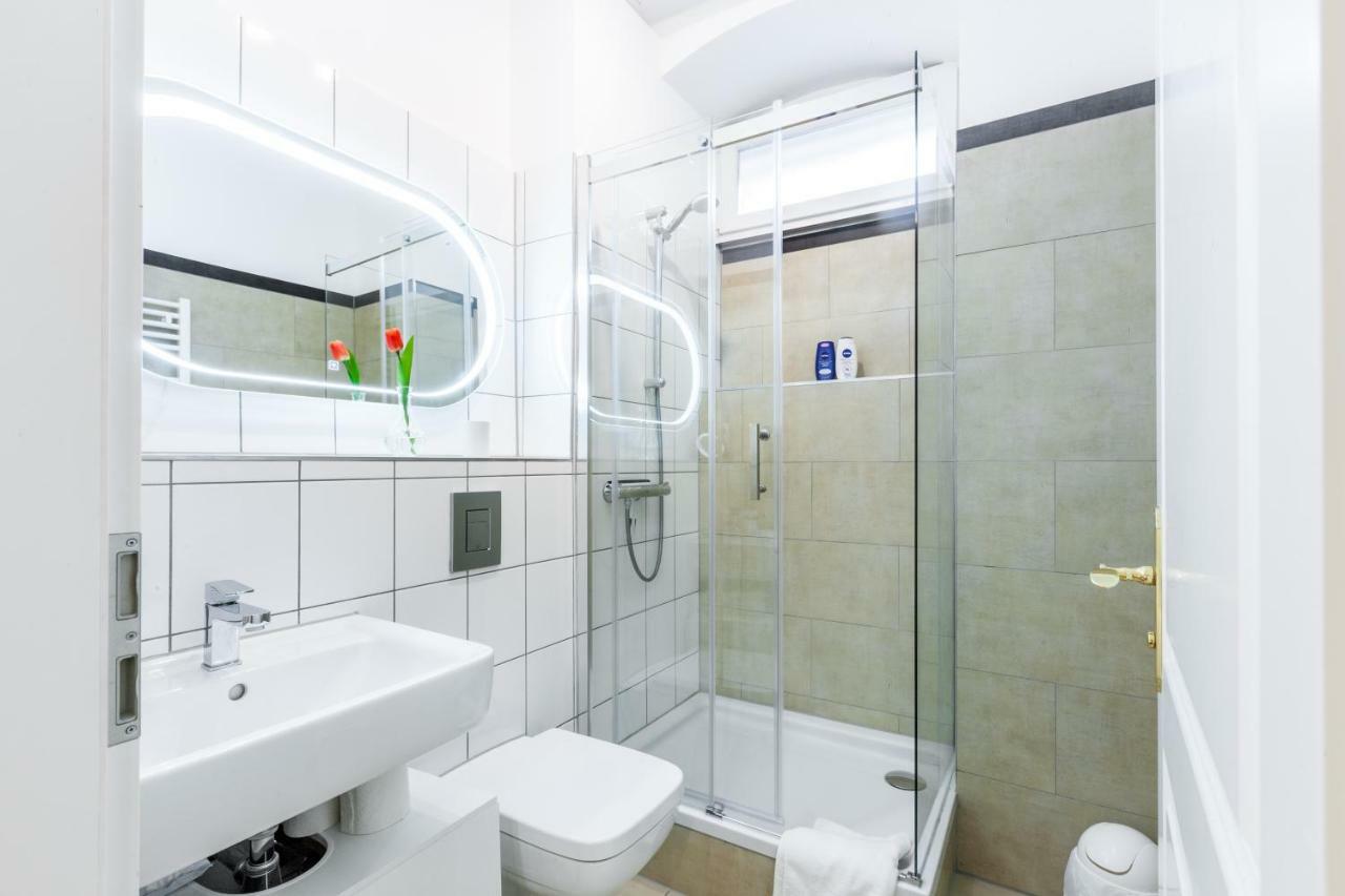 Apartment Dr *